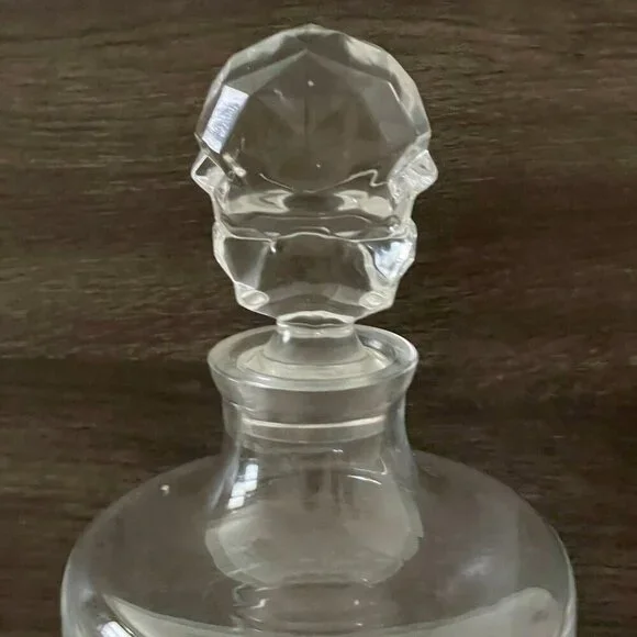 NWOB Nude Shade Whisky Decanter Skull Shaped Stopper Lead Free Crystal 42oz - Picture 7 of 13